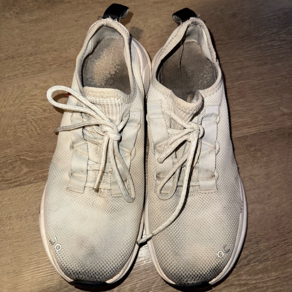 On Cloud Men's White Cloudeasy Running Shoes - size 11